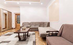 Akademika Hnatyuka Apartment